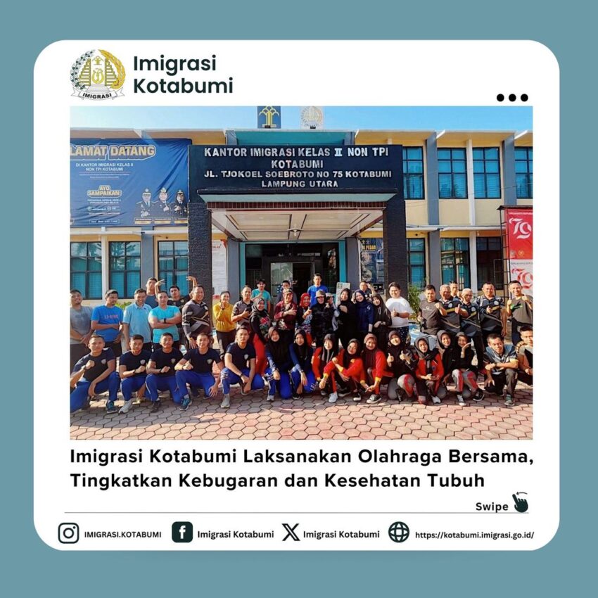 Olahraga bersama seluruh pegawai dan taruna-taruni Politeknik Imigrasi bertempat di Lapangan Imigrasi Kotabumi. 